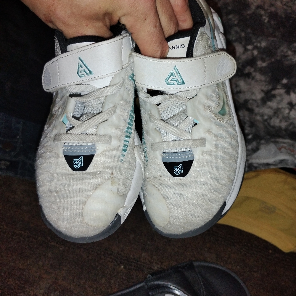 Boys shoes